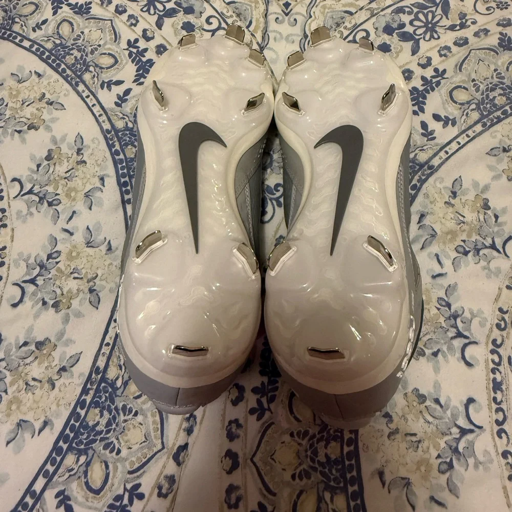 Nike Women's Hyperdiamond 4 Elite softball cleats , sz 7 BNNU - Picture 6 of 7